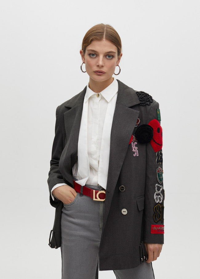 AMERICANA CRUZADA OVERSIZE DETALLE PARCHES