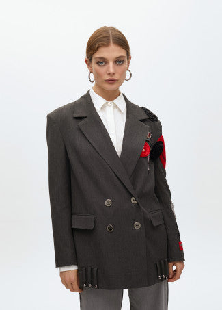 AMERICANA CRUZADA OVERSIZE DETALLE PARCHES