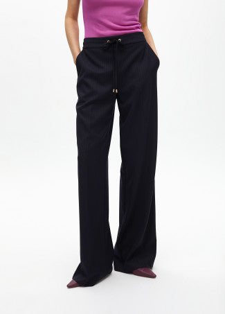 PANTALÓN RECTO CON GOMA RAYA DIPLOMÁTICA. NAVY