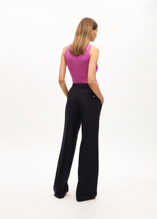 PANTALÓN RECTO CON GOMA RAYA DIPLOMÁTICA. NAVY