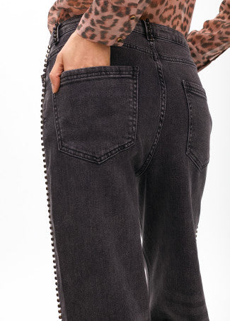 PANTALÓN ANCHO CON TACHAS