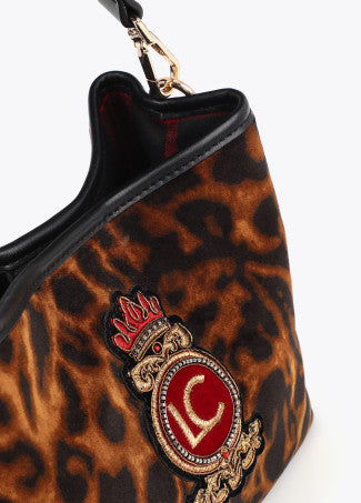 BOLSITO TEJIDO ANIMAL PRINT PARCHE ESCUDO